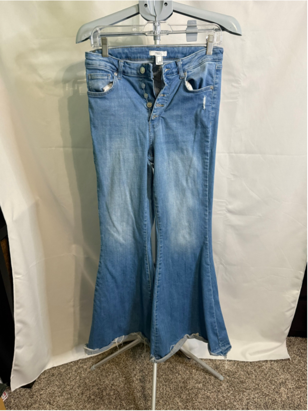 Women's Forever 21 Blue Flare & Wide Leg Jeans with Floral Embroidery Size‎ 27